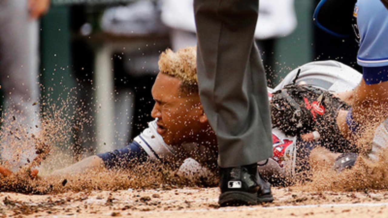Indians pound Royals 8-0 to avoid 3-game series sweep (Jun 04, 2017)